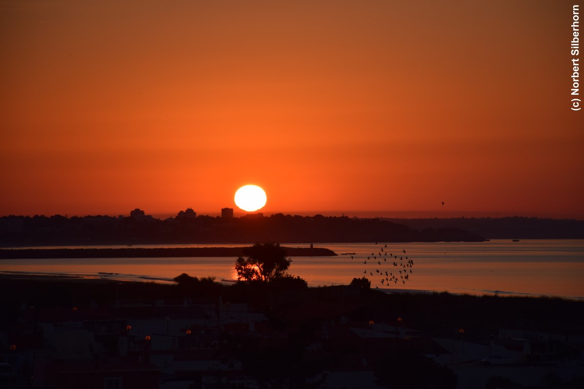 Sonnenaufgang, Lagos, Portugal, am 23.09.2022 um 07:27:53 
, © Norbert Silberhorn