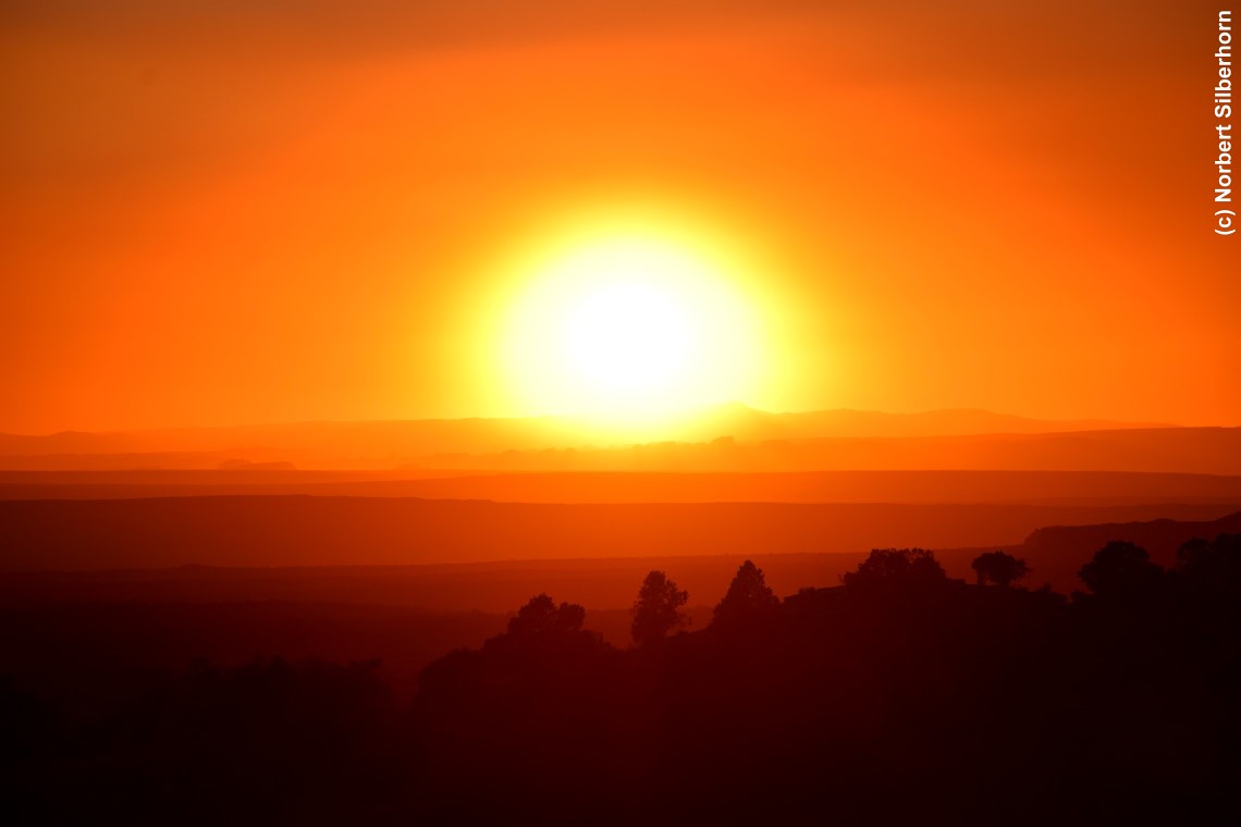 Sonnenuntergang vor dem Canyonlands-Nationalpark (Utah), USA, am 12.09.2018 um 18:26:36 
, © Norbert Silberhorn