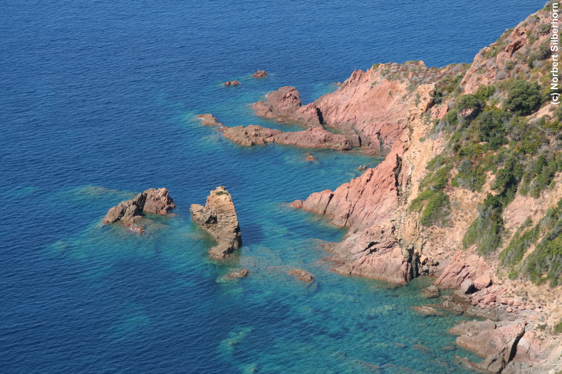 Felsen im Wasser bei Porto, Korsika, am 10.09.2009 um 11:54:42 
, &copy; Norbert Silberhorn
